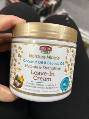 Moisture Miracle Coconut Oil & Baobab Oil Leave-In Cream - Gold/White